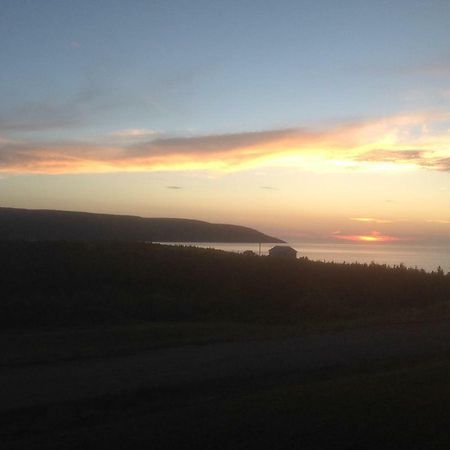 Burton'S Sunset Oasis Motel Bay Saint Lawrence Екстериор снимка