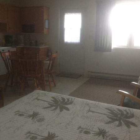 Burton'S Sunset Oasis Motel Bay Saint Lawrence Екстериор снимка