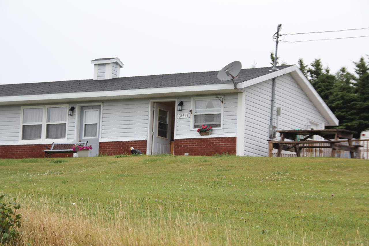 Burton'S Sunset Oasis Motel Bay Saint Lawrence Екстериор снимка